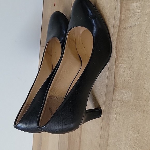 Kelly & Katie Genna Wide Width Pump Black Faux Leather Size 7.5 Wide - Picture 2 of 6